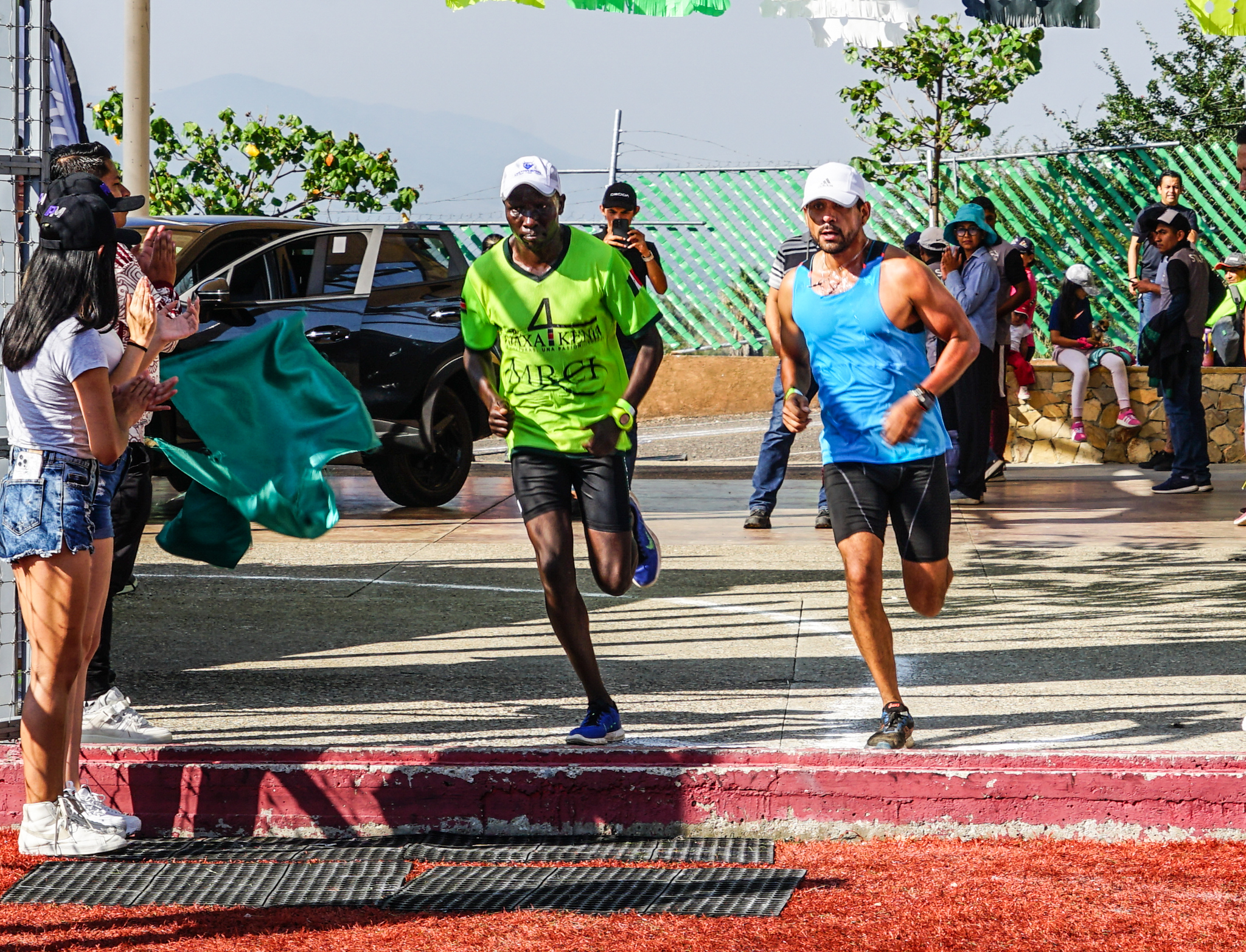 Con la participación de más de 1400 corredores, Club Deportivo MRCI realizó su 10ª Carrera del Día del Padre.